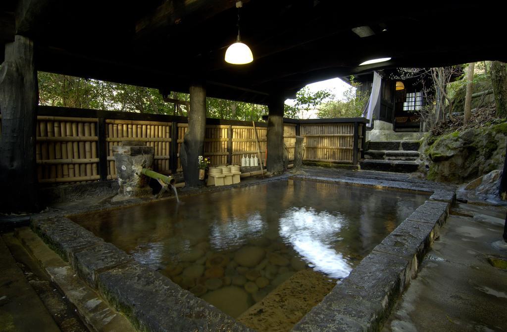 Hotel Kurokawa Onsen Yama No Yado Shinmeikan Minamioguni Zewnętrze zdjęcie